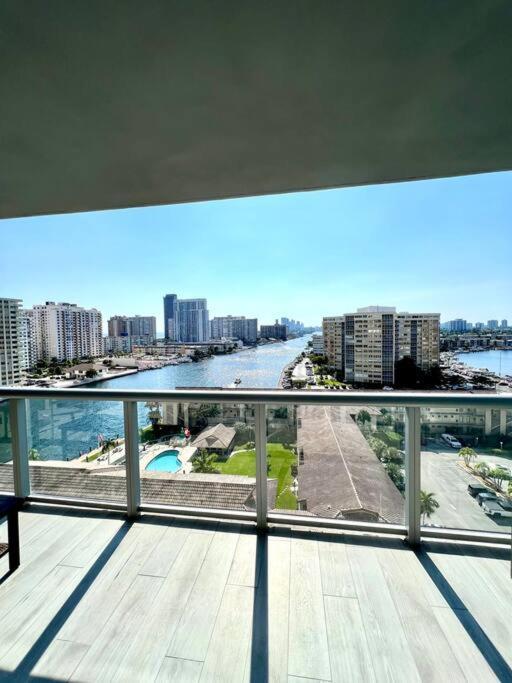 Luxury Condo Steps From Beach Hallandale Beach Exterior foto