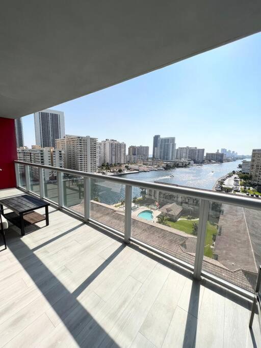 Luxury Condo Steps From Beach Hallandale Beach Exterior foto